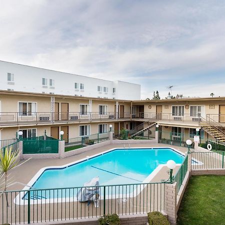 Americas Best Value Inn&Suites Anaheim Exterior foto