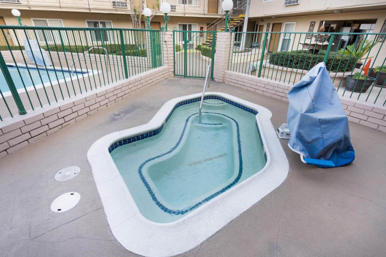 Americas Best Value Inn&Suites Anaheim Exterior foto