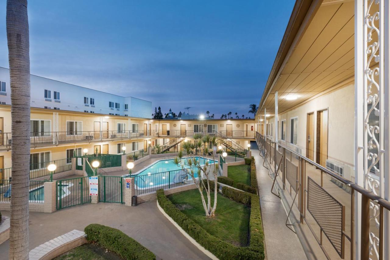Americas Best Value Inn&Suites Anaheim Exterior foto